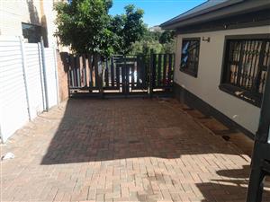 🏡 Charming 1 Bedroom Cottage To Let – Cyrildene, Johannesburg  