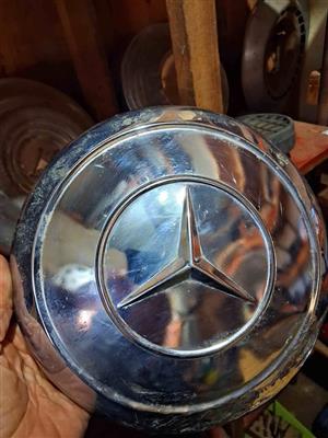Mercedes old model, hub cap