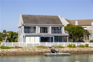 North Facing Four Bedroom Home on the Royal Alfred Marina – A Renovator’s Dream