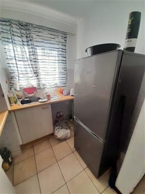 2 BEDROOMS TOP UNIT AVAILABLE IN NEWLANDS