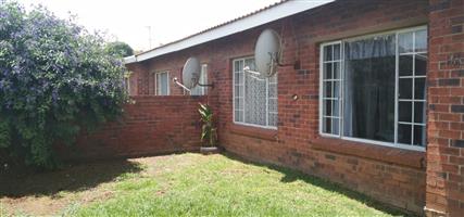 2 Bedroomed, Facebrick Simplex TO LET in Villa Egoli, West Village