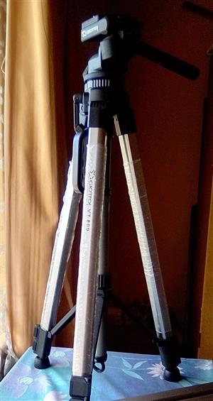 GIOTTOS VIDEO TRIPOD VT-809 WITH 3D HEAD IN ORIGINAL BAG GIOTTOS VIDEO TRIPOD VT