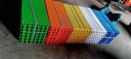 EGG TRAYS (no eggs)