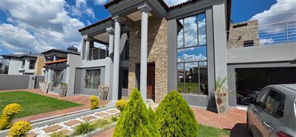 Comfort & Style Perfectly Blended in Secure Estate Living