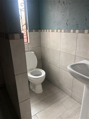 Room with Shower to Rent in Primrose