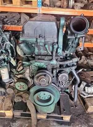 VOLVO D13 TRUCK ENGINE. EXCELLENT CONDITION.  COMPLETE