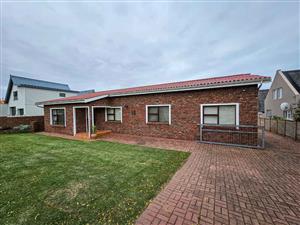 House For Sale in Still Bay West