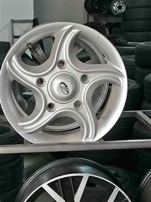 Mahindra  Scorpion 16inch Mag Rims (WITH WHEEL CAPS)