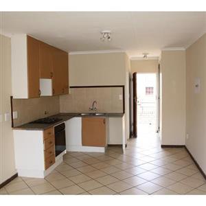 a bachelor apartment available in Willow Crest, Noordwyk, Midrand for 1st April