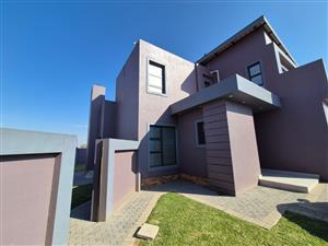 Modern Family Home in Secure Helderwyk Estate