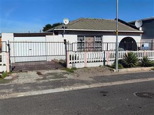Ravensmead – Secure 4Bedroom Family Home for Sale with huge tandem carport