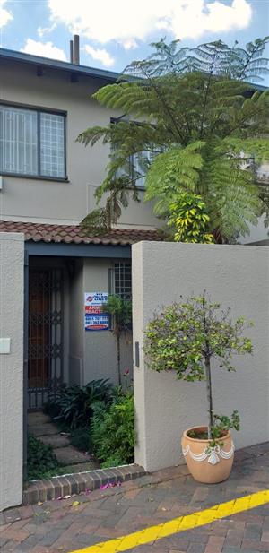 Large 3 Bed Townhouse To Rent In Waterkloof Heights Junk Mail