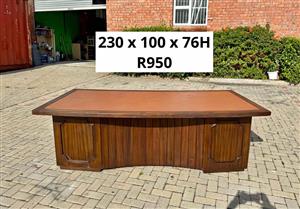 WOODEN OFFICE DESK, LEATHER INLAY TOP WITH DRAWERS & STORAGE CABINET