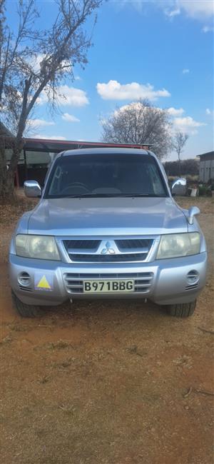 Mitsubishi Pajero  2002 Model