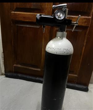 Portable oxygen cylinder