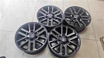 17inch Toyota Hillux D4D/Fortuner original mags set