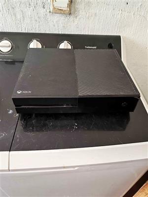 XBOX ONE FAULTY, FOR SPARES OR FIX.