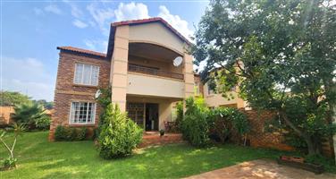 Neat Corner Unit with Exceptionally Large Garden