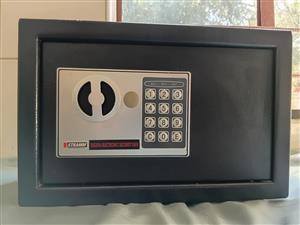 LARGE SECURITY GUN SAFE FOR SALE