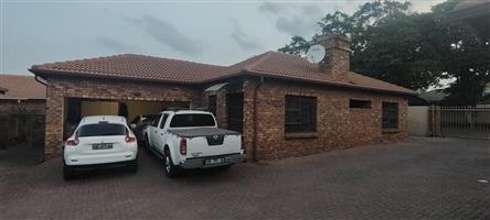 Cluster For Sale in New Redruth