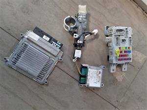 HYUNDAI H1 G4KG BOSCH 2015 PETROL - MANUAL LOCKSET FOR SALE