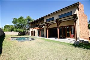 Elegant 4 Bedroom Family Home to Rent in Sable Hills Waterfront Estate.