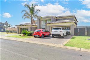 House For Sale in Blue Valley Golf Estate
