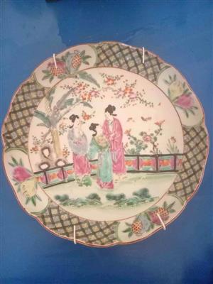 Collectable plate/sadly has a chip