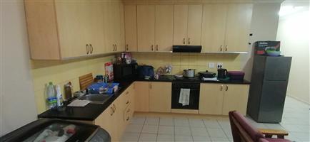 Perfect lock up and go 2-bedroom apartment conveniently situated near major road