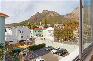 Apartment For Sale in Oranjezicht