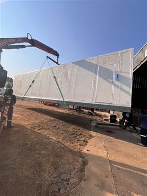 KRAAN TROK TE HUUR MET TRAILER.