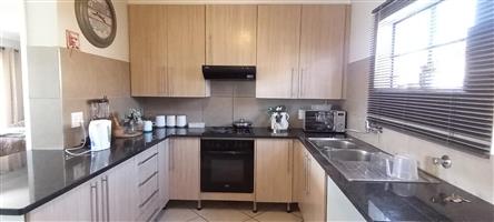 Townhouse For Sale in Sagewood