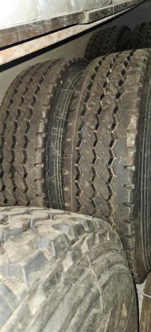  New Recaps on rims 315/80/22.5