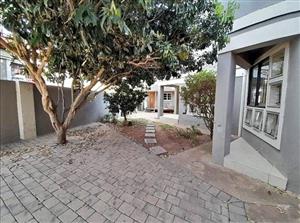 3 bedroom and two bathrooms house in Serala View