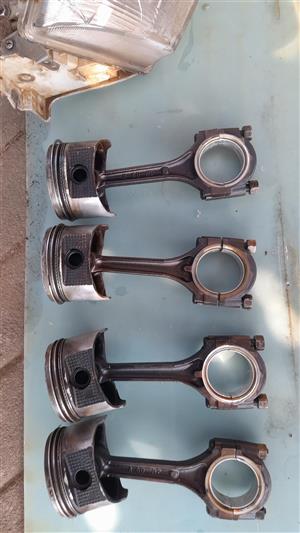 Hyundai Elantra J2.   Pistons ls with new rings. Only 4 available 