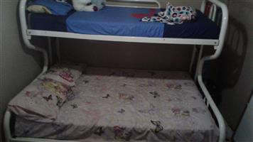 Doubel bunk bed with single bed on top .steel frame .with matresses.