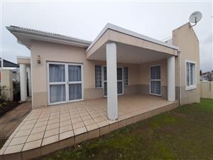 LOVELY 3 BEDROOM TOWN HOUSE!