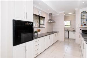 Townhouse For Sale in Dan Pienaar