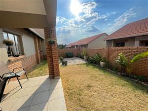 Townhouse For Sale in Mooikloof Ridge
