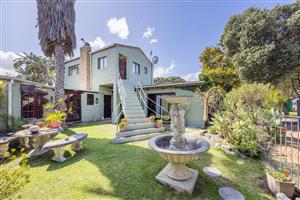 "Exceptional Dual Property Investment: 15-Bedroom Guest House with Income Potential!"
