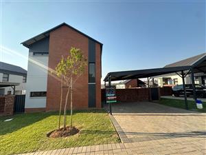 Townhouse For Sale in Kya Sands