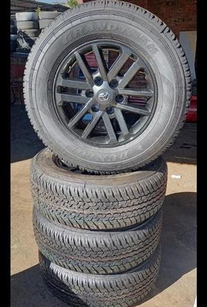 17inch Toyota Hilux/Fortuner/D4D original mags with brand new 265/65/17 Dunlop G