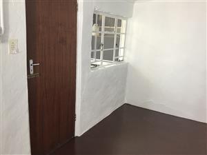1 Bedroom & 1 Bathroom In Malvern, Johannesburg 