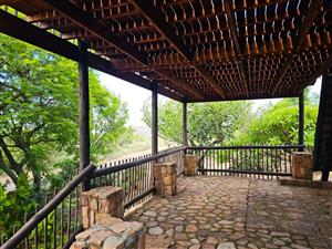 Utopia Nature Areserve! Charming Thatched Home  – A Rare Opportunity!