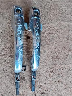 Jeep Grand Cherokee WK2 Preloved Door Handles In Store - Jeep Spares