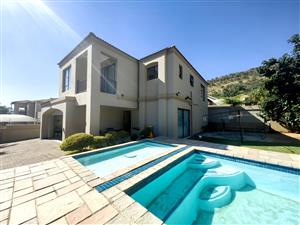 Stunning Family Home in Boschdal