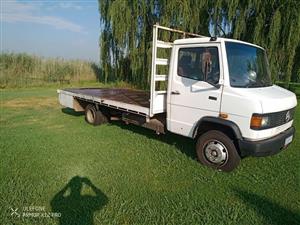 1999 Mercedes-Benz 811d