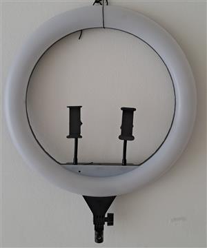 Professional Blogger's Light. Can hold up to 3 devices. Has two device stands. 