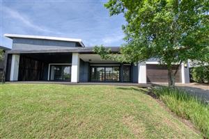 Stunning 4-Bedroom Home for Sale in Palm Lakes Estate