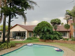 4 Bedrooms 2 Bathrooms Cottage Brackenhurst Alberton